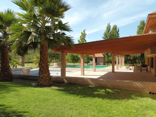 Parcela 5300 M2, 7d+9b+piscina, Pirque      (27476)