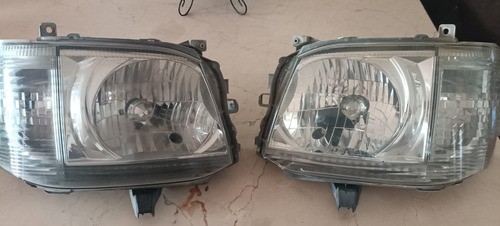 Faros Para Camioneta Hiace 2015 Izquierdo Y Derecho