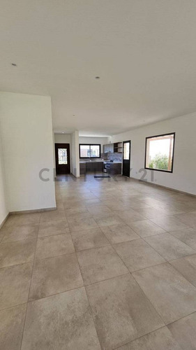 Venta Casa 4 Ambientes En Pilar
