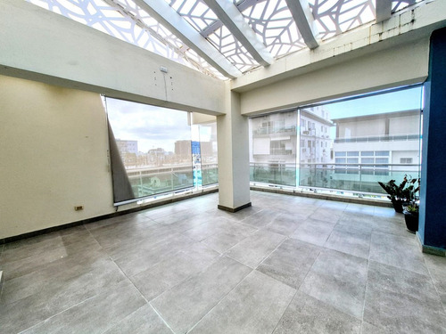 Penthouse En Venta En Evaristo Morales, Santo Domingo, 3 Habitaciones, 2niveles, Terraza Privada
