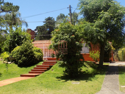Venta Casa 3 Dormitorios , 3 Baños- Ref: 448