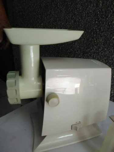 Imagen 4 de 7 de Molino De Alimetos Marca Oster 996-28