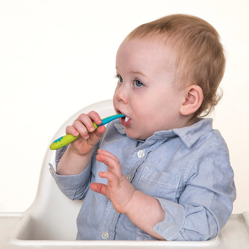 Imagen 2 de 4 de Juego De 3 Cepillos Dentales Nuby Para Bebe