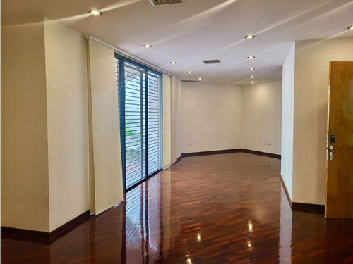 Apartamento En Alquiler Ubicado En Altamira, Chacao - Caracas
