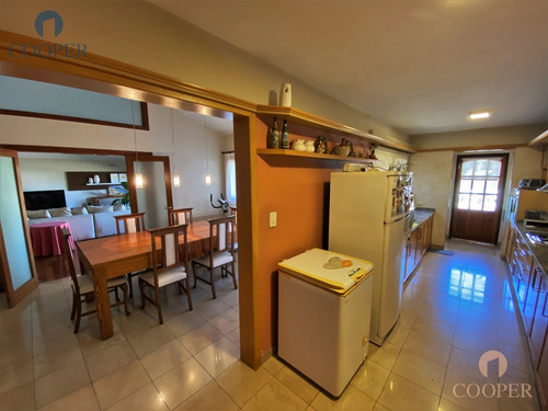Imagen 4 de 27 de Casa De Categoría En Venta, Villa Cabrera, 4 Dormitorios