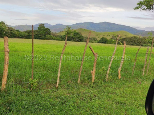 Finca Ganadera 267 Hectareas, Casa Principal De 550 Mts2 De Construcción Aproximados, 3 Depósitos De Maquinarias, Techos Nuevos, Ventanales Panoramicos Y Corredores