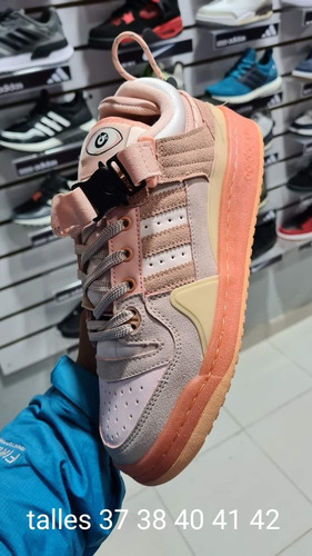 Imagen 2 de 9 de Zapatillas adidas Bad Bunny. No Nike Shox Tl1