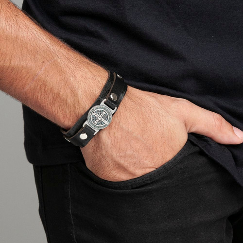Imagem 4 de 4 de Pulseira Em Couro Medalha De São Bento Preta