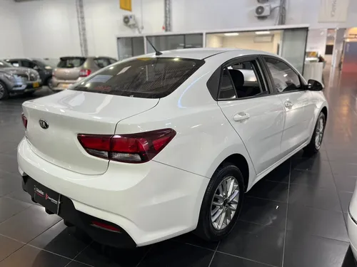 Kia Rio VIBRANT AT 4X2 1.4