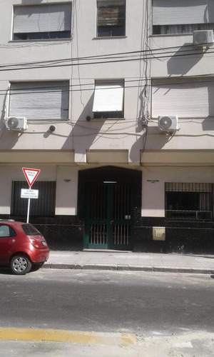 Departamento 3 Ambientes Con Dependencia En Balvanera  Venta