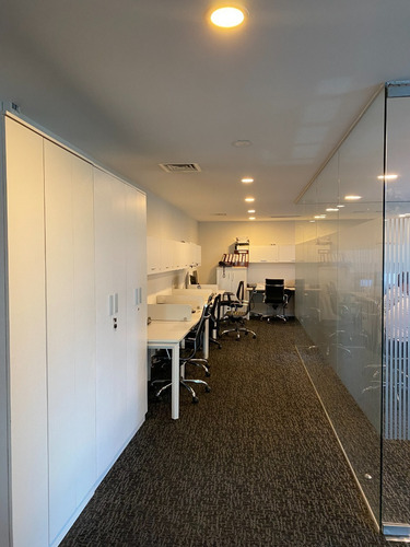 Oficina Habilitada En Exclusivo Sector De Nueva Costanera