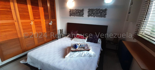 Apartamento Tipo Pent House En Venta. Urb. Santa Inés.