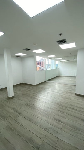 Oficina En Alquiler - Urb. Las Mercedes