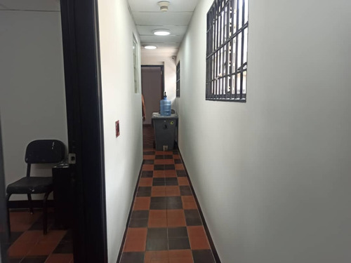 Se Alquila Excelente Local Para Oficina Distribucion De 4 Amlios Y Comodos Espacios En Una Zona Comercial Y Profesional Como Lo Es La Campiña En Caracas Em
