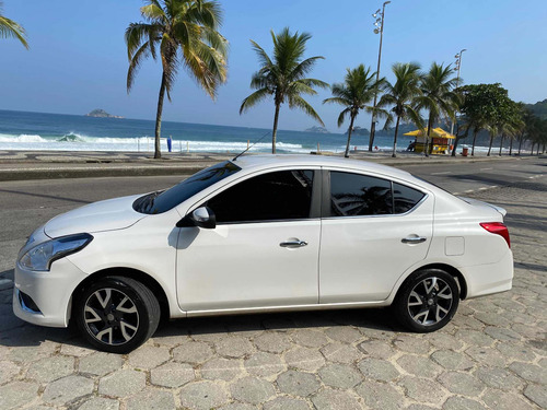 Nissan Versa 2017 1.6 16v Sl Aut. 4p