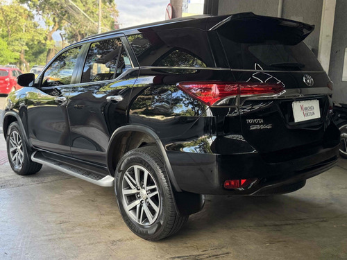 Toyota Hilux SW4 2.8 SRX 4X4 7 LUGARES 16V TURBO INTERCOOLER DIESEL 4P AUTOMÁTICO