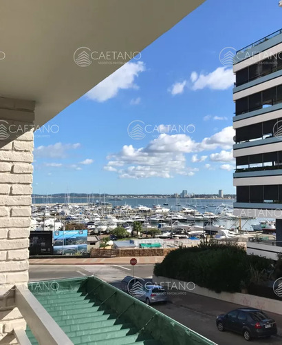 Muy Lindo Apartamento En El Corazón De La Península Con Vista Al Mar. Totalmente Reciclado