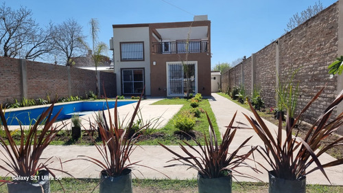  Vende Dueño Directo Casa De 2 Plantas 7 Ambientes Con Piscina Merlo Buenos Aires