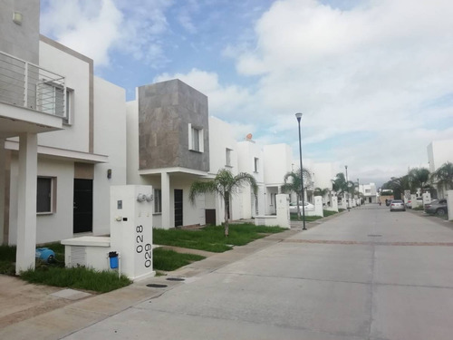 Imagen 1 de 20 de Casa En Renta, Rancho Santa Monica, Av. La Paz, Aguascalientes, Rcr 404863.