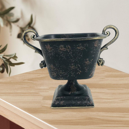 Mesa Decorada Com Floreira Rústica De Ferro