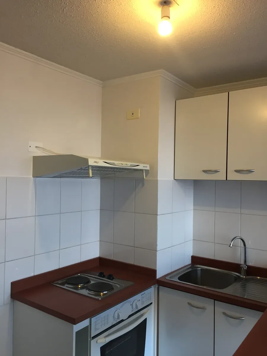 Imagen 2 de 9 de Departamento En Arriendo (1 Dormitorio) A Pasos Del Metro.