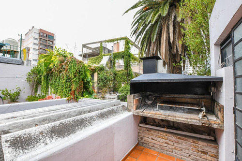 Casa De Pasillo En Venta De 4 Dormitorios Con Parrillero Y Cochera Centro