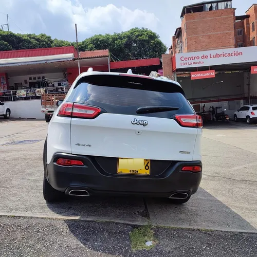 Jeep Cherokee 3.2 Longitude Plus