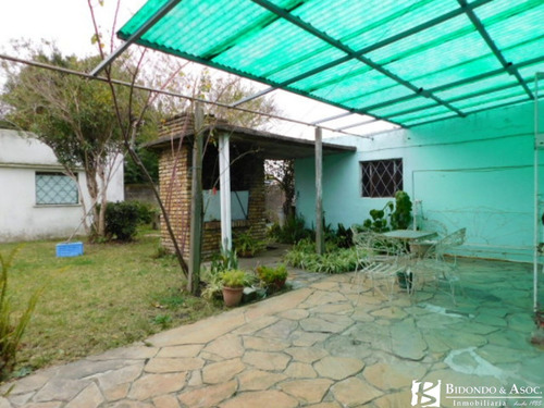 Imagen 11 de 15 de Casa De 2 Dormitorios Con Local Al Frente