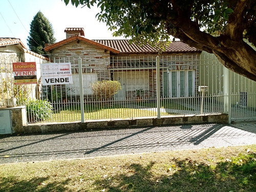 Casa 100 M2 Cubiertos S/terreno 10 X 45 Mts Con Parque, Parrilla Y Garage. Entre Rios 2841 Quilmes.