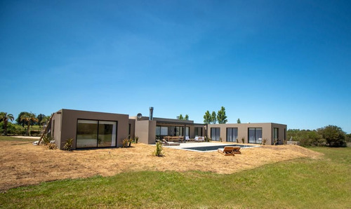 Casa En Alquiler De 4 Dormitorios En Pueblo Mio (ref: Bpv-9192)