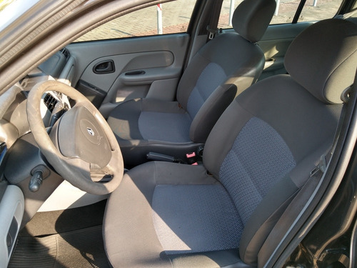 Imagem 4 de 8 de Renault Clio 2007 1.0 16v Expression Hi-flex 5p
