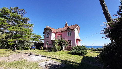 Imagen 4 de 30 de Casa De Estilo En Primera Línea De Mar.