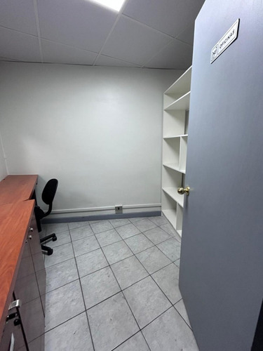 Local Comercial Ideal Farmacia Mac-iver /parque Forestal Pre