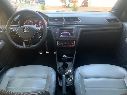 Imagem 10 de 14 de Volkswagen Saveiro 1.6 G7 Cabine Dupla Cross Flex