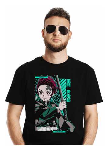 Polera Demon Slayer Tanjiro Y Espada Letras Verdes Kimetsu N