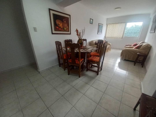 Apartamento En Alquiler En El Sector Los Sauces.maria Resistido Solo Clientes