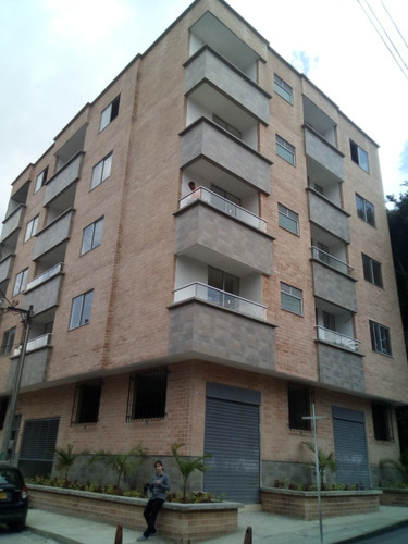 Imagen 9 de 20 de Venta De Apartamento En La Estrella A Cinco Calles Del Parque Principal
