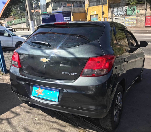 Imagem 9 de 10 de Chevrolet Onix 2016 1.4 Ltz 5p