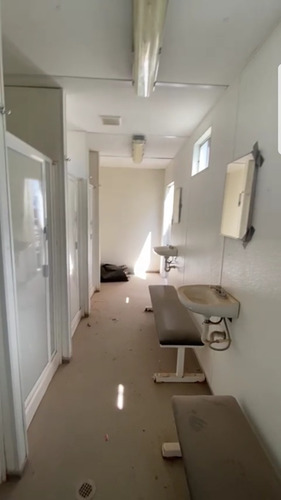 Imagen 7 de 11 de Baños Regaderas Móviles Caseta Remolque Traila 8x32 Pies