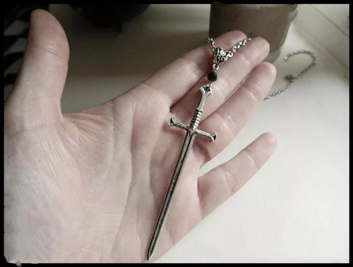 Colar Cruz Espada Medieval Corrente Unissex Cor Prateada