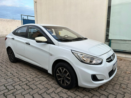 Imagen 1 de 11 de Hyundai Accent