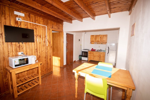 Imagen 2 de 11 de Alquiler Depto Turístico A 300 Mts Del Centro Cívico ! Con Excelente Vista Al Lago!...consulta Por Tarifa Invierno!