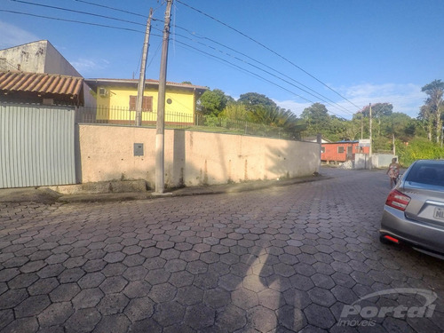 Salto Do Norte - Casa Residencial Com 4 Dorms. Sendo 1 Suíte Living 3 Ambientes Estar, Tv E Bar,lavabo, Varanda ,cozinha,lavanderia,e Despensa, Peças Amplas,construção Sólida, Excelente Estado De Co
