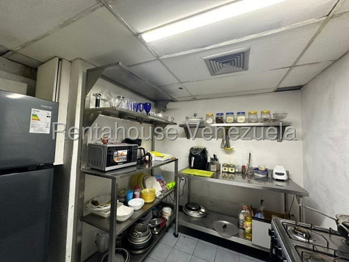 Excelente Local Comercial En Alquiler En Los Palos Grandes, 25-9993