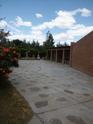 Venta Casa 4 Amb, 670m2, BÂș 26 De Junio, Caleta Olivia