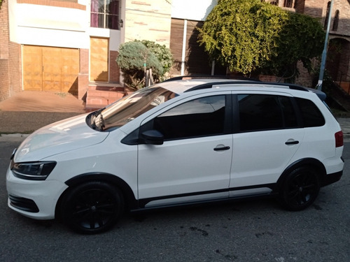 Imagen 3 de 15 de Volkswagen Suran Track 1.6 2017 Con Gnc 98.000 Kms