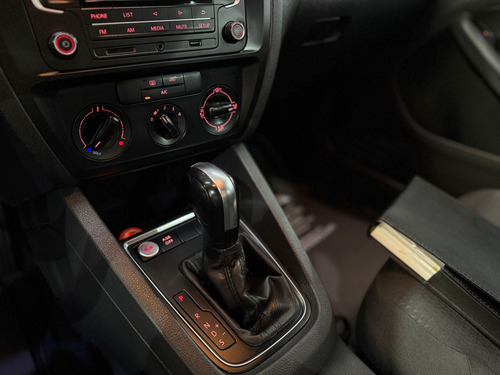 Volkswagen Jetta 2.5 Sportline At
