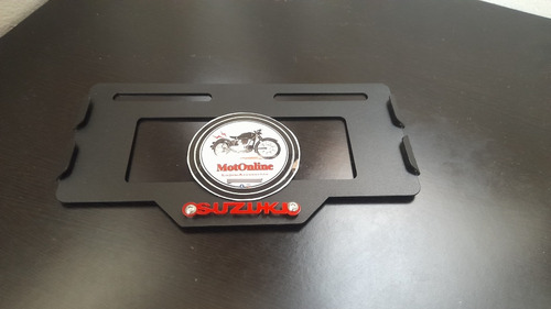 Portaplaca Suzuki 3d Logo En Relieve Gixxer Gsxs Gn Vstrom