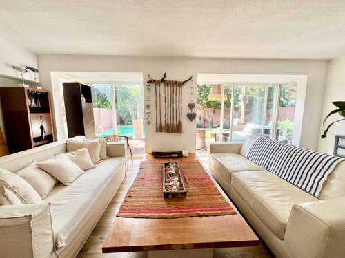 Casa En Condominio De 310 M2 Con Piscina (106395)