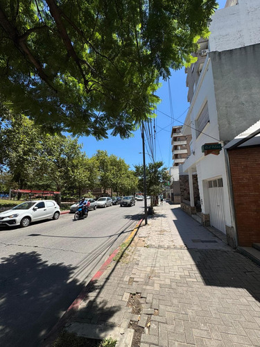 Lote / Terreno En Venta Frente A Plaza Jeronimo Del Barco, Rinde 1260 M2